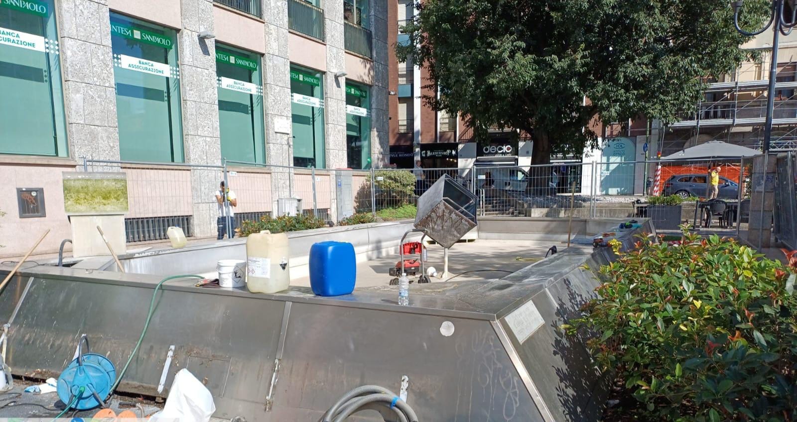 immagine di galleria '“Fontana Cubo” di piazza IV Novembre: il cantiere'