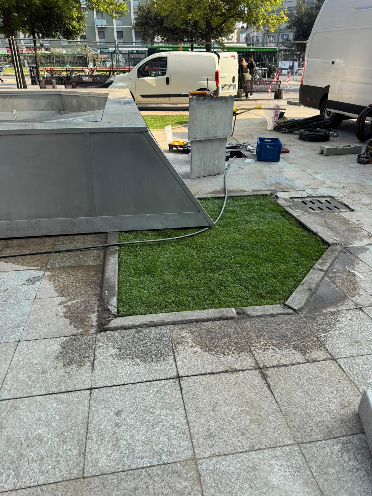 immagine di galleria '“Fontana Cubo” di piazza IV Novembre: il cantiere'