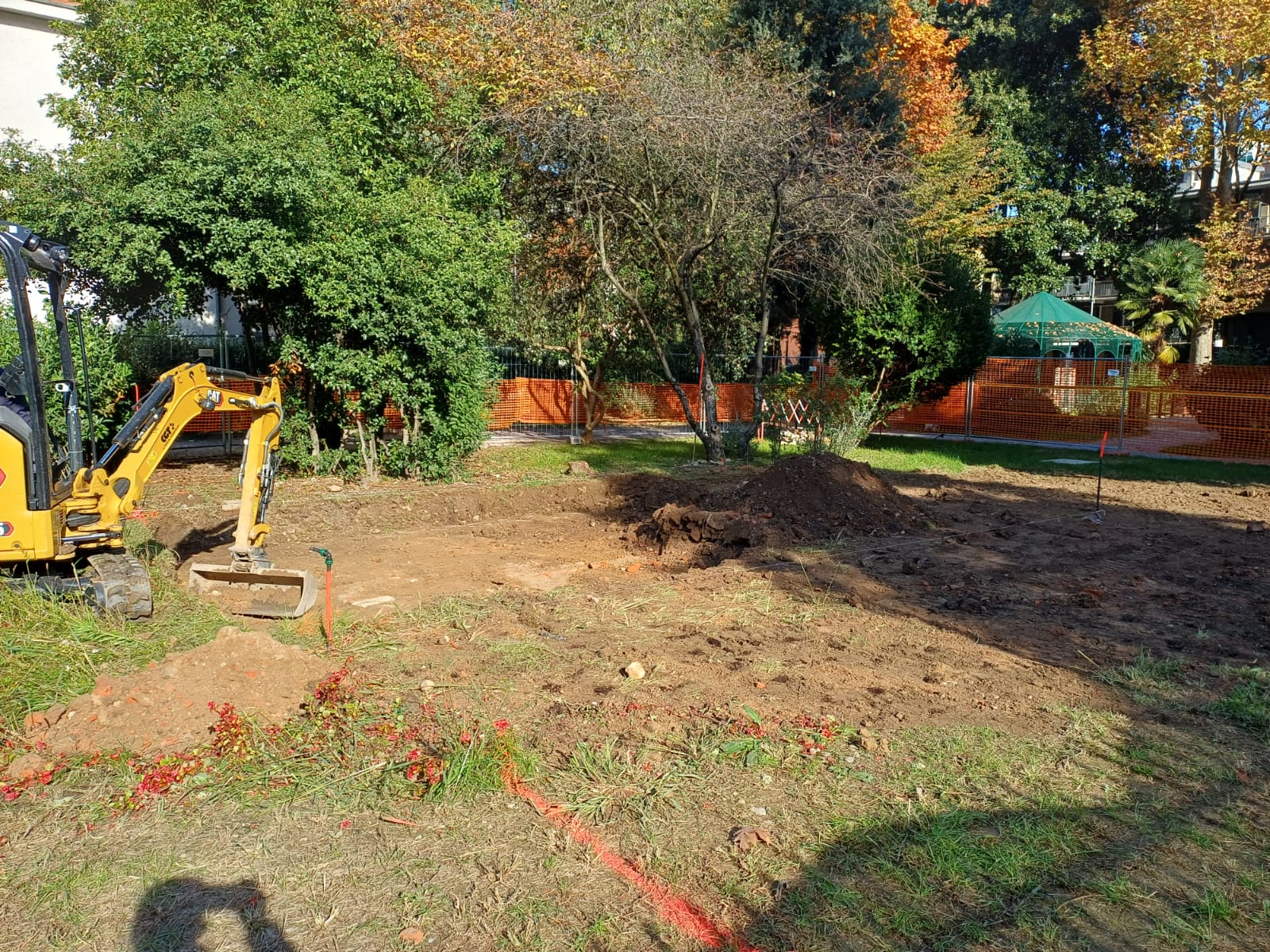 immagine di galleria 'Continua la riqualificazione del giardino di villa Mylius -seconda parte'