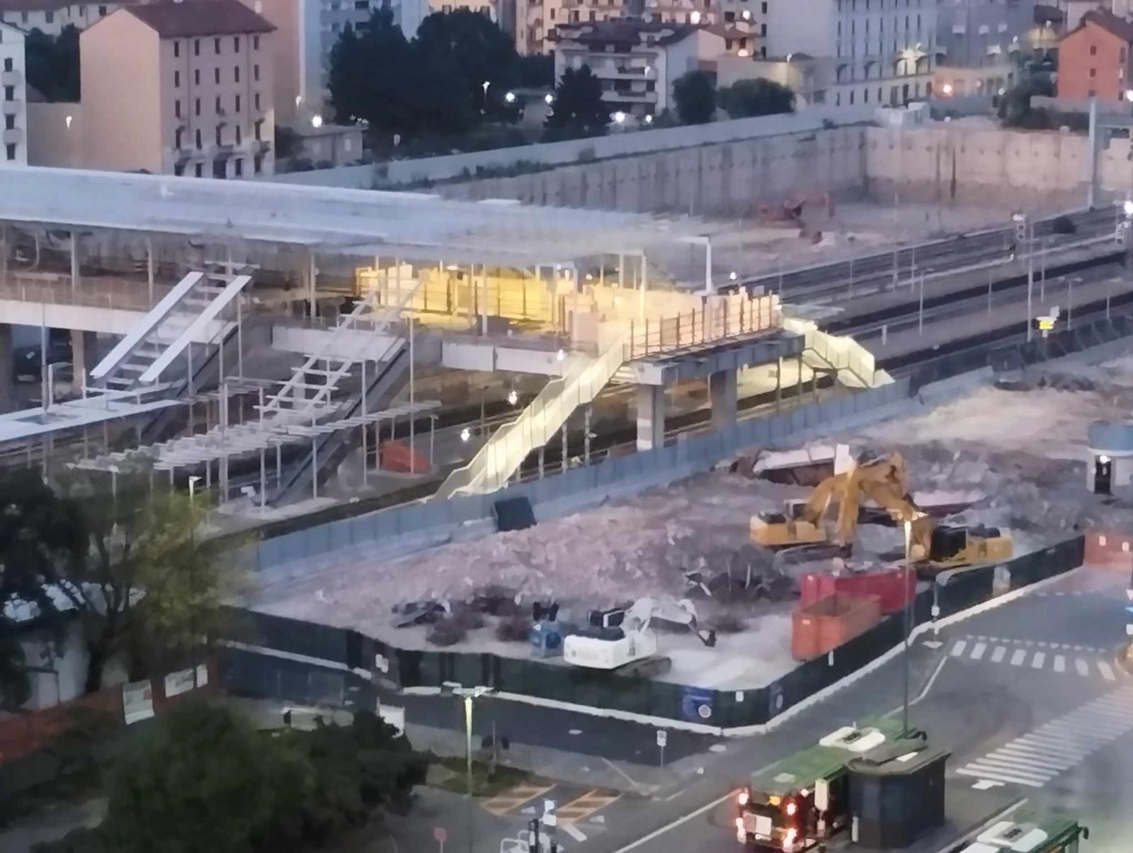 immagine di galleria 'Stazione a ponte e piazza I° Maggio'