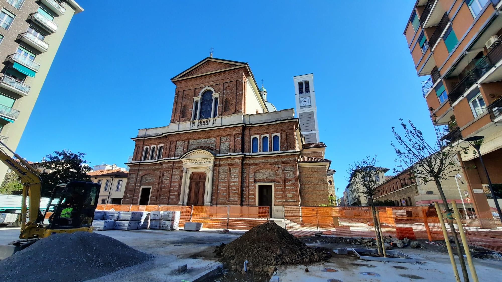 immagine di galleria 'Restyling di piazza Petazzi'