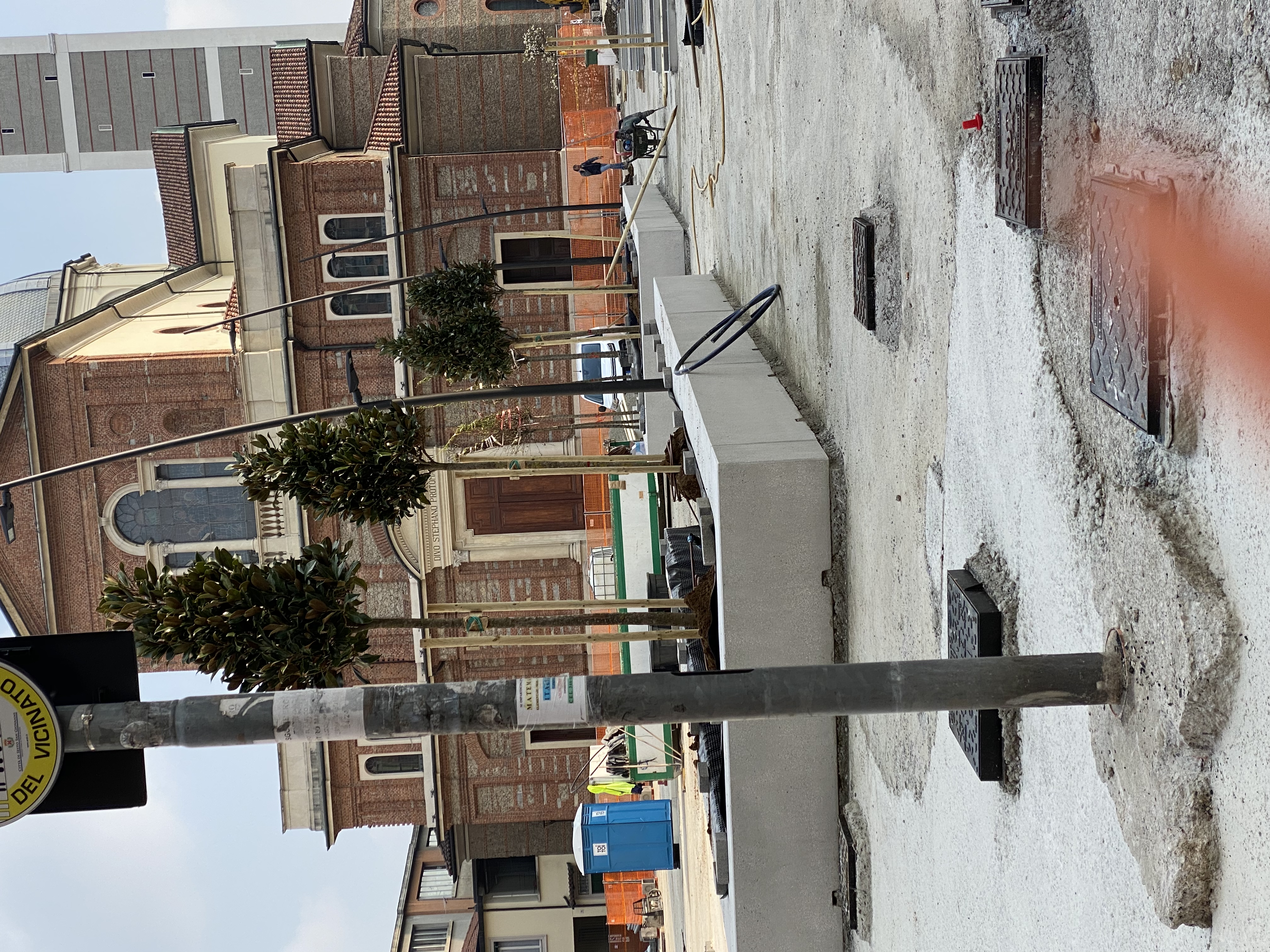 immagine di galleria 'Restyling di piazza Petazzi'