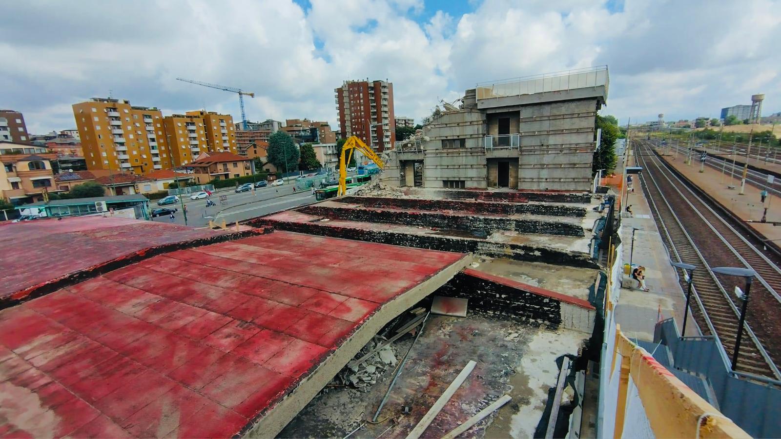 immagine di galleria 'Stazione a ponte e piazza I° Maggio'