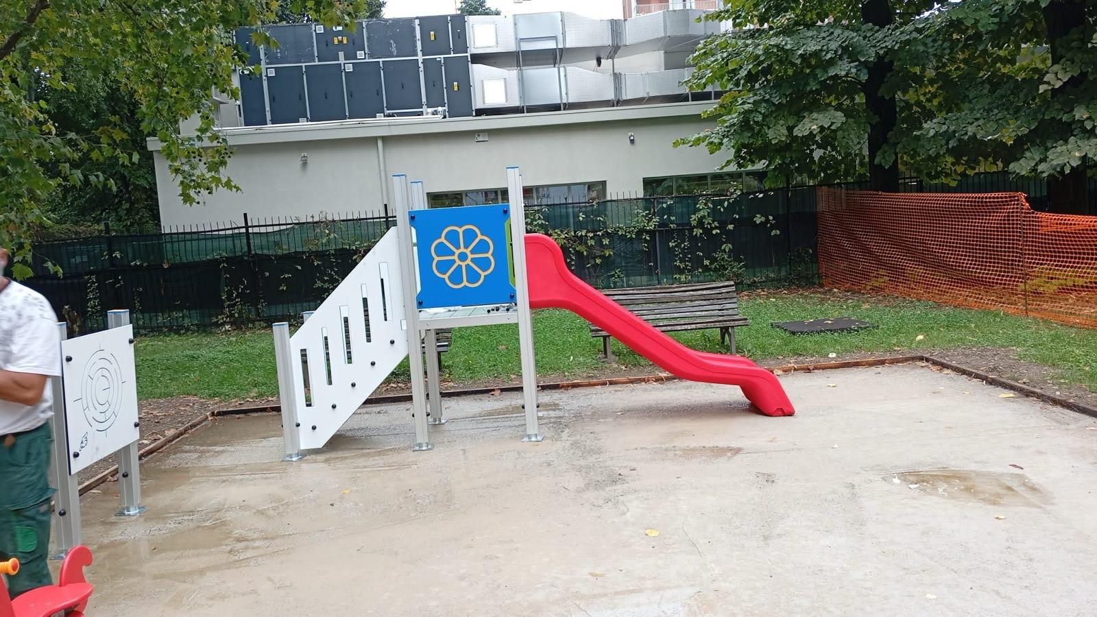 immagine di galleria 'Area giochi inclusiva al giardino Magenta'