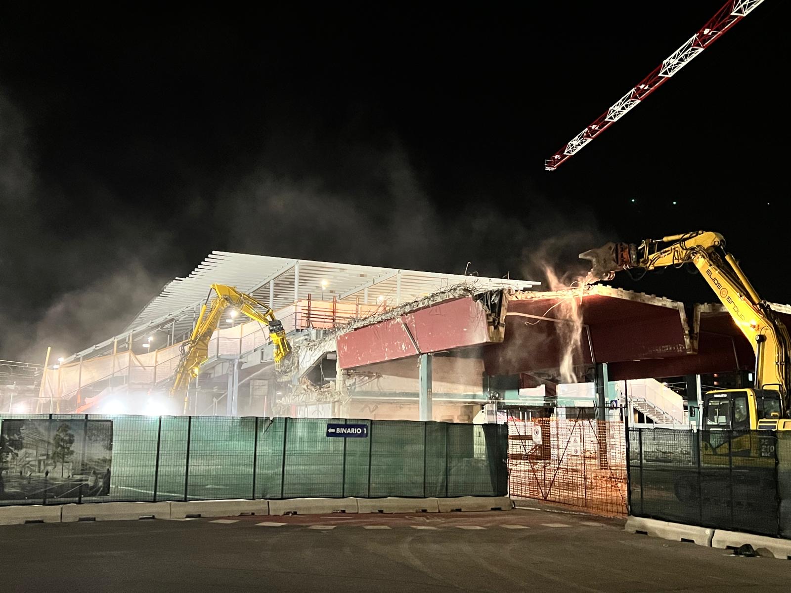 immagine di galleria 'Stazione a ponte e piazza I° Maggio'