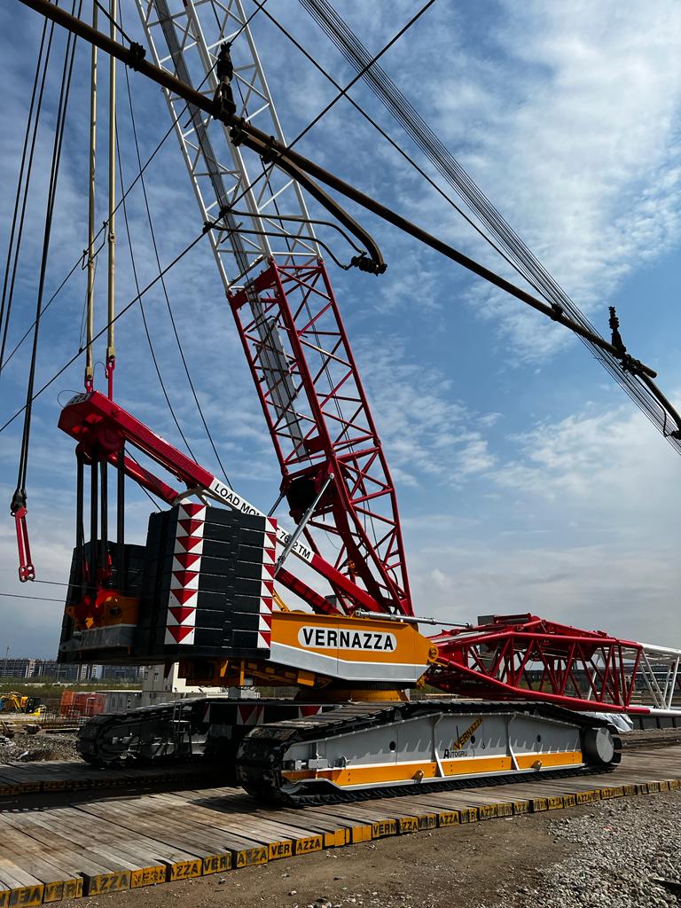 immagine di galleria 'Stazione a ponte e piazza I° Maggio'