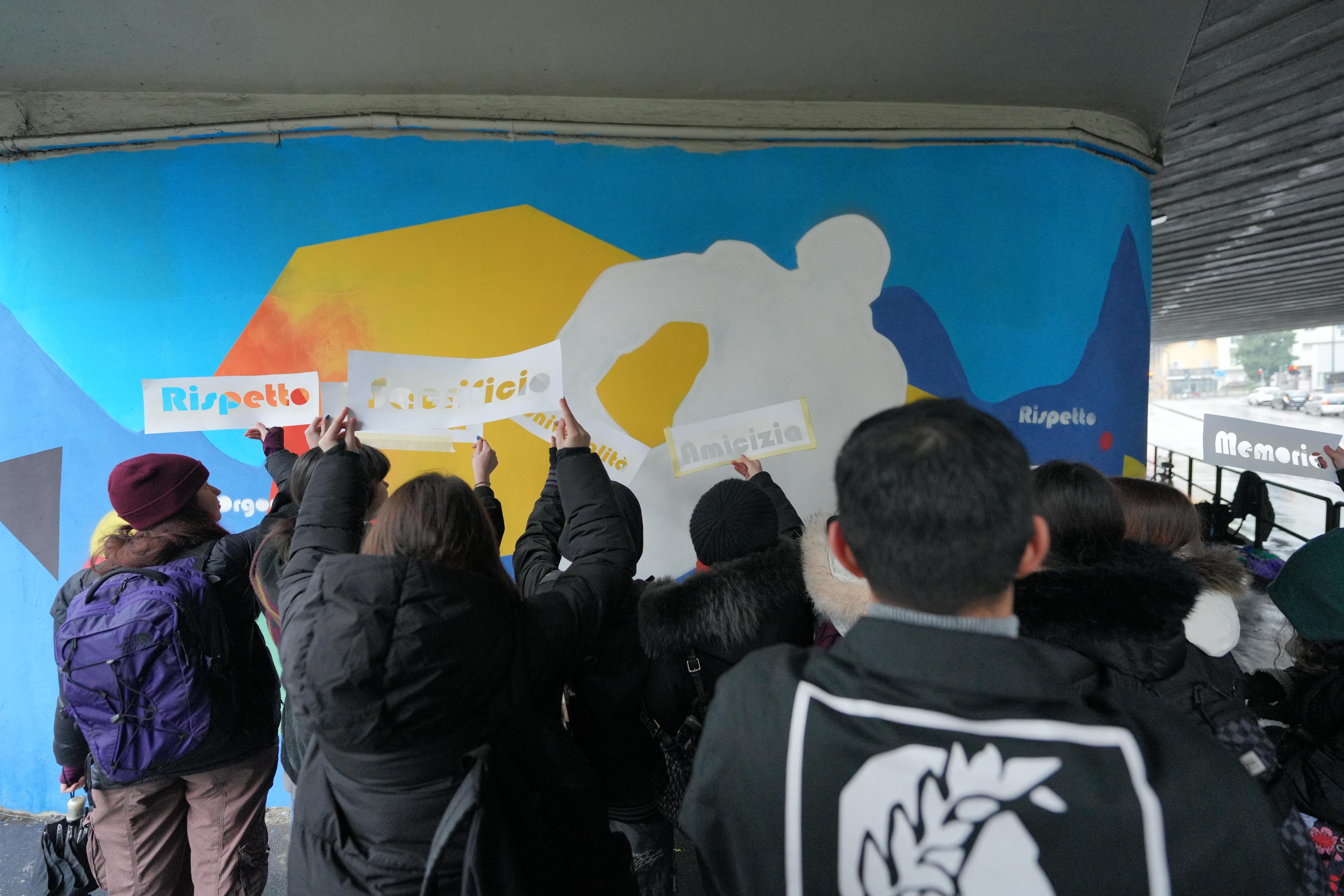 immagine di galleria 'Siamo energia! Il murales nel sottopasso Garibaldi'