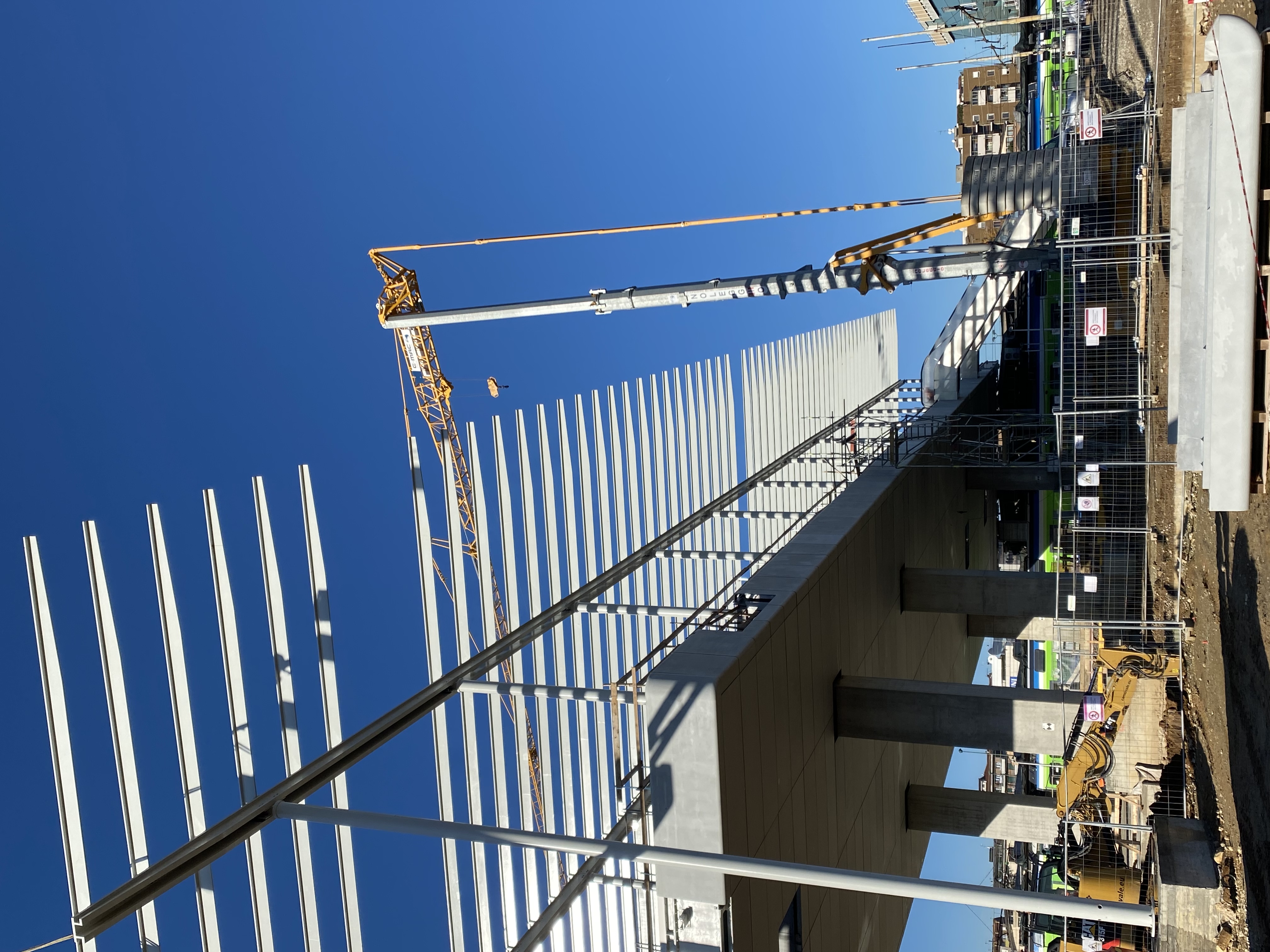 immagine di galleria 'Stazione a ponte e piazza I° Maggio'