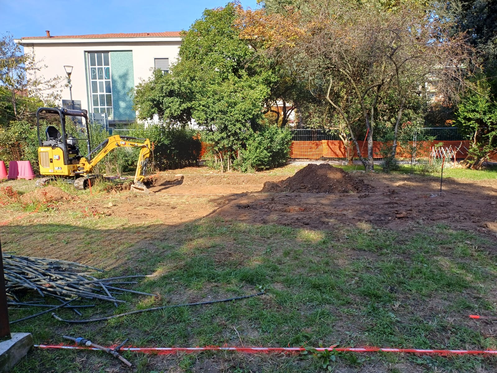immagine di galleria 'Continua la riqualificazione del giardino di villa Mylius -seconda parte'