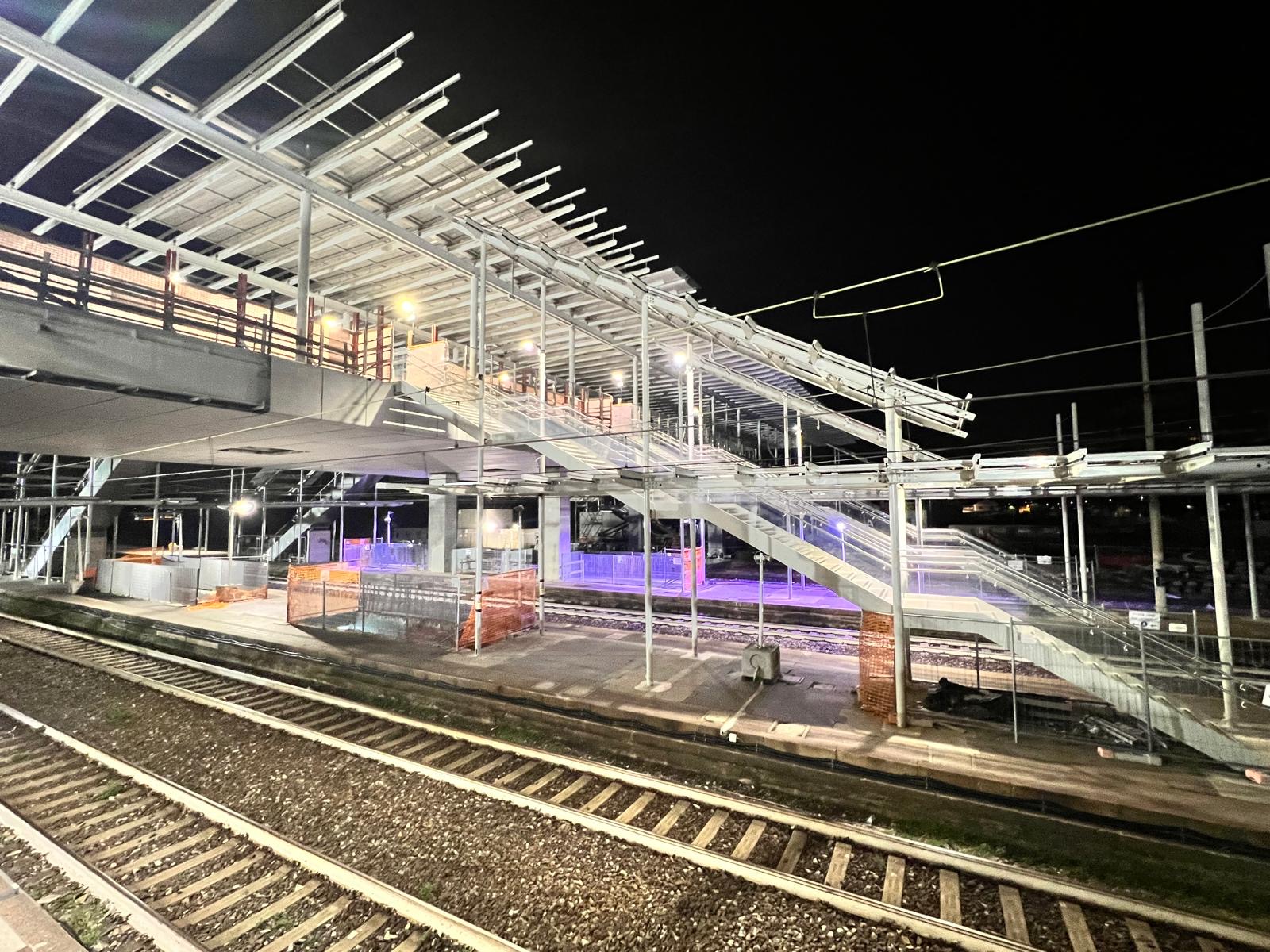 immagine di galleria 'Stazione a ponte e piazza I° Maggio'