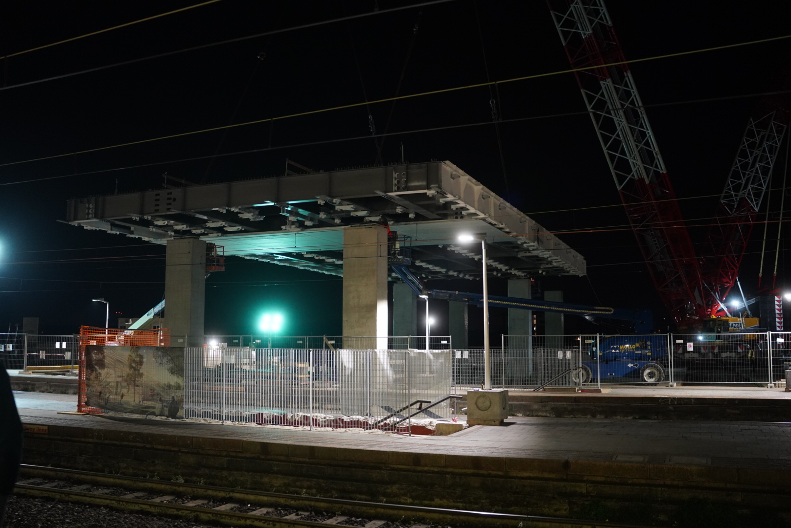 immagine di galleria 'Stazione a ponte e piazza I° Maggio'