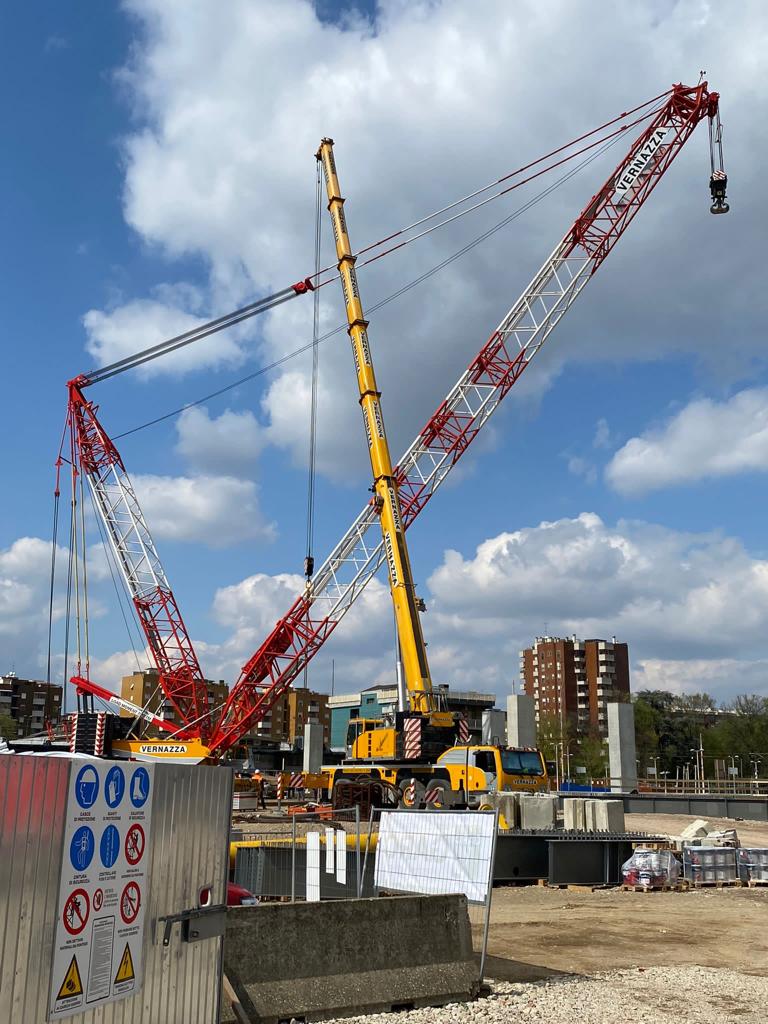 immagine di galleria 'Stazione a ponte e piazza I° Maggio'