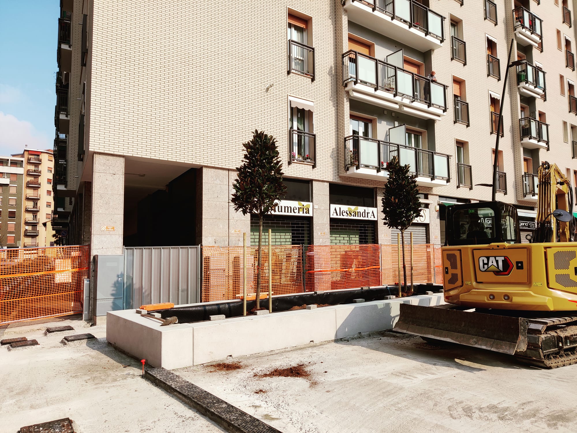 immagine di galleria 'Restyling di piazza Petazzi'