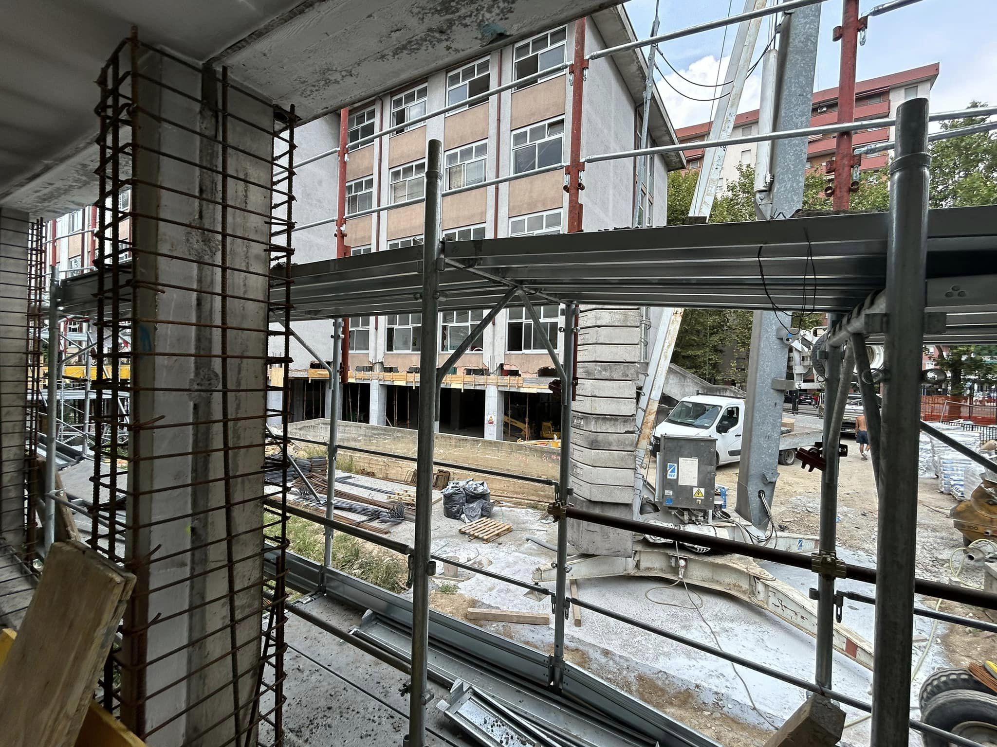 immagine di galleria 'La riqualificazione della scuola Marzabotto'