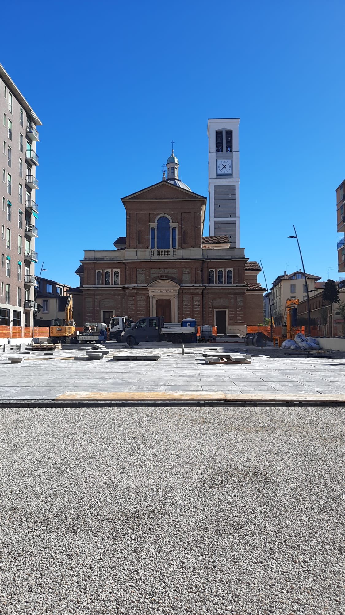 immagine di galleria 'Restyling di piazza Petazzi'