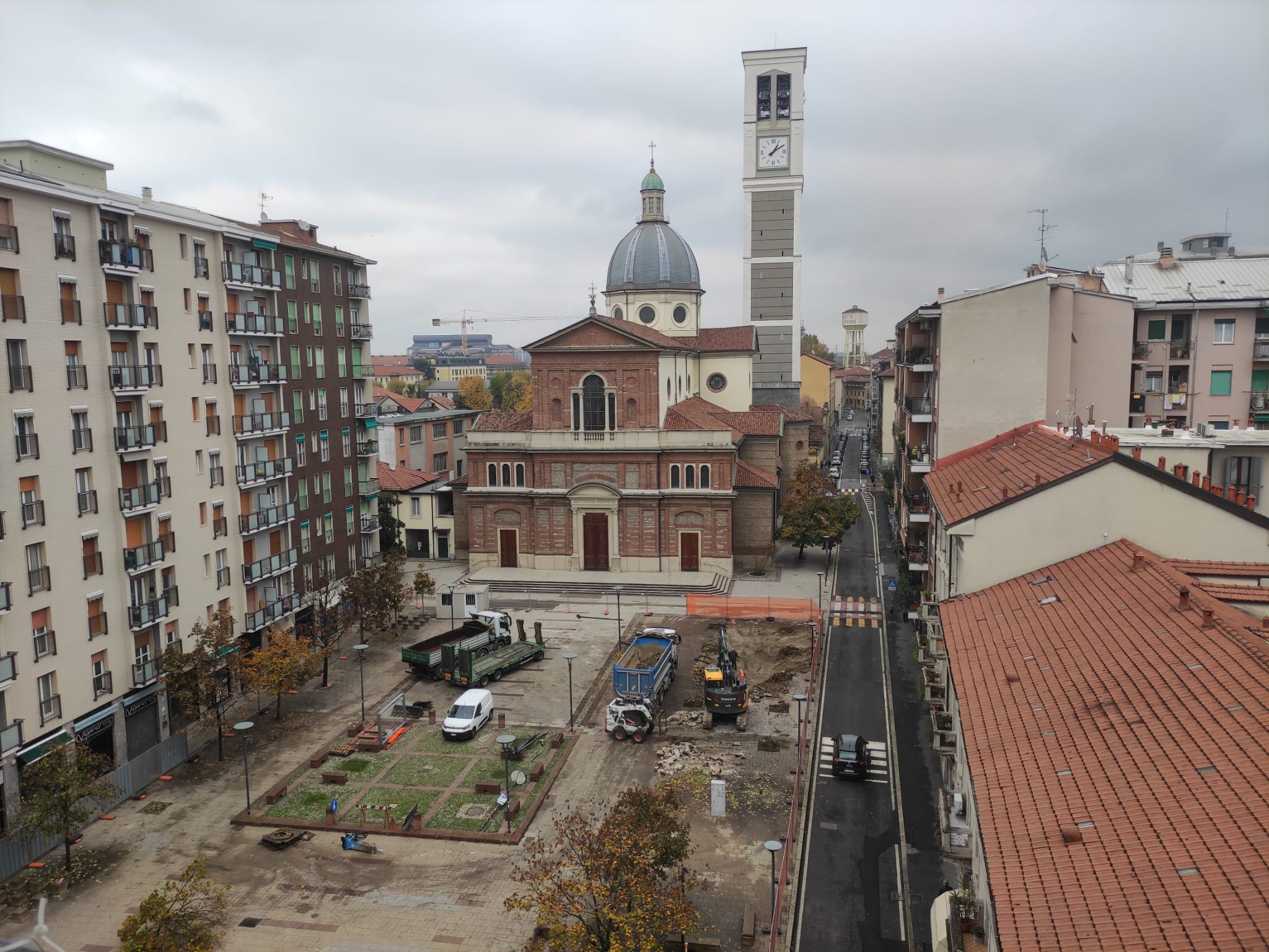 immagine di galleria 'Restyling di piazza Petazzi'