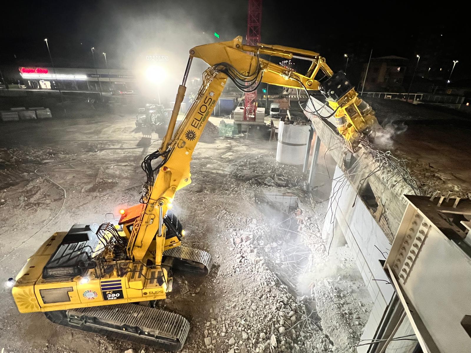 immagine di galleria 'Stazione a ponte e piazza I° Maggio'