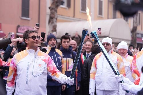 immagine di galleria 'La Fiamma Olimpica accende Sesto!'