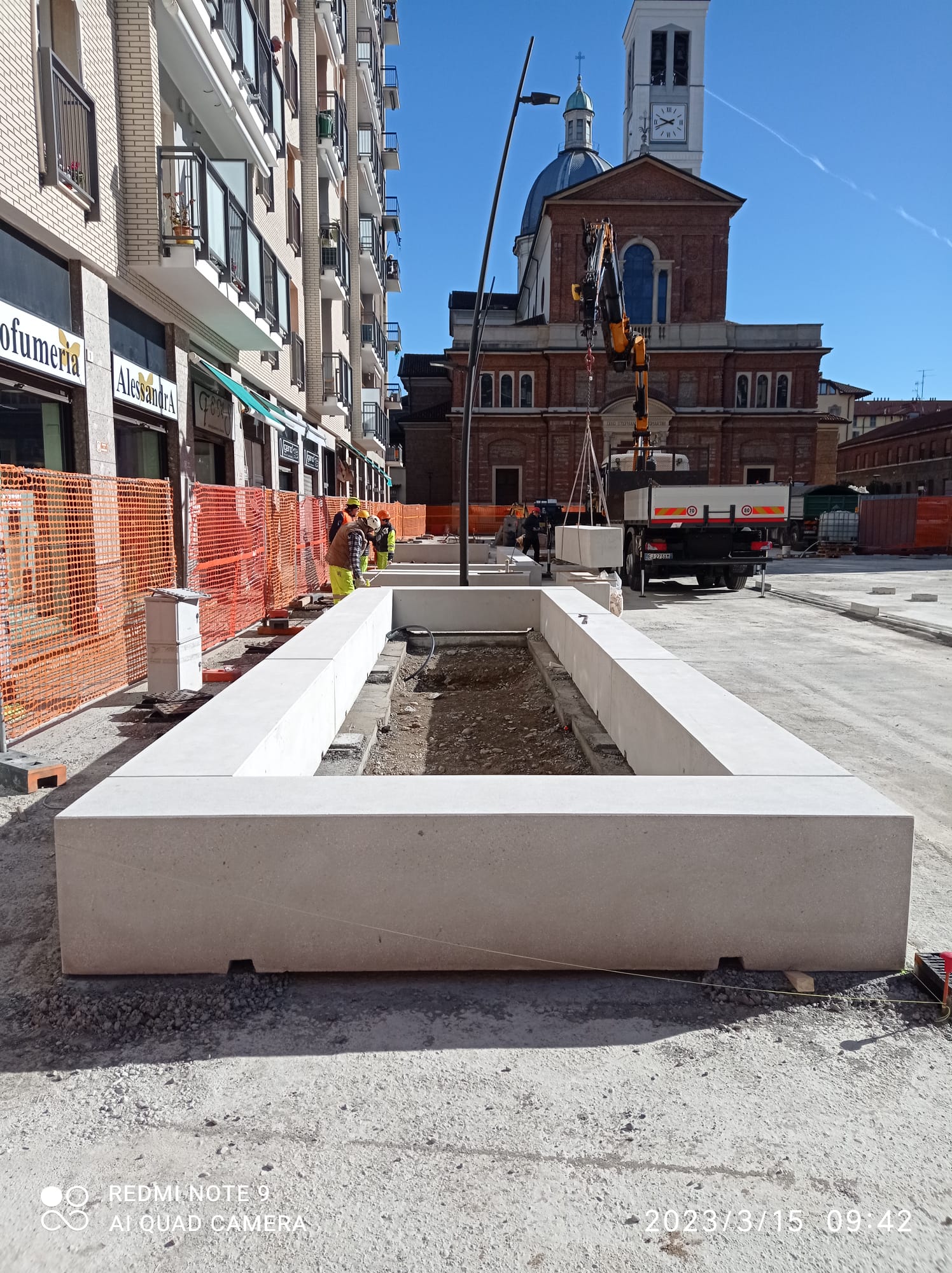 immagine di galleria 'Restyling di piazza Petazzi'