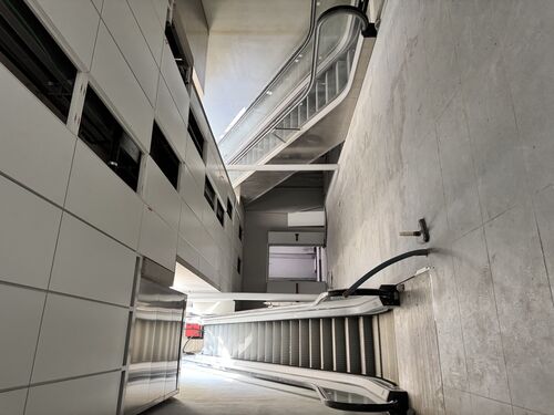 immagine di galleria 'Stazione a ponte e piazza I° Maggio'