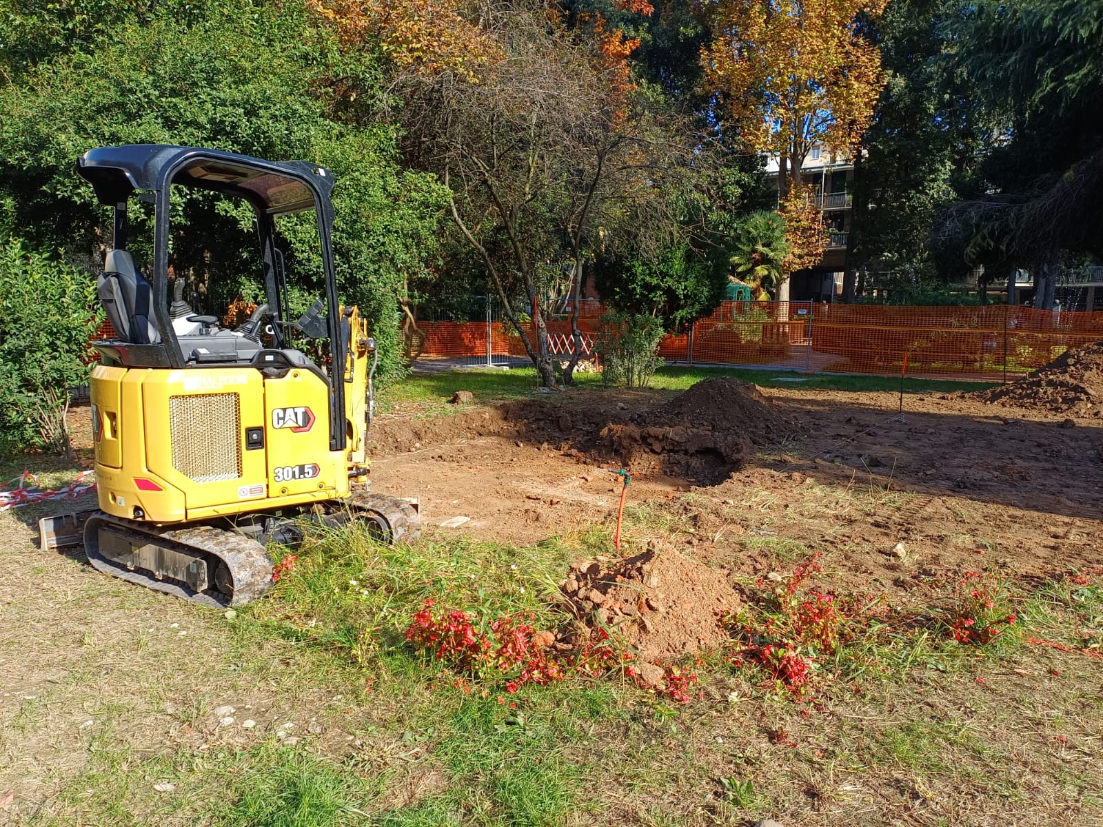 immagine di galleria 'Continua la riqualificazione del giardino di villa Mylius -seconda parte'