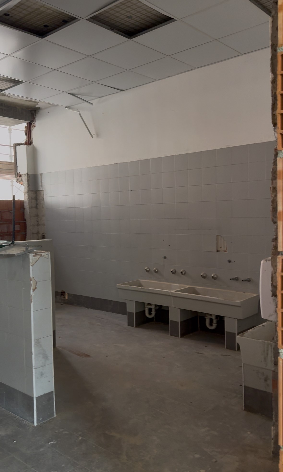 immagine di galleria 'La riqualificazione della scuola Marzabotto'