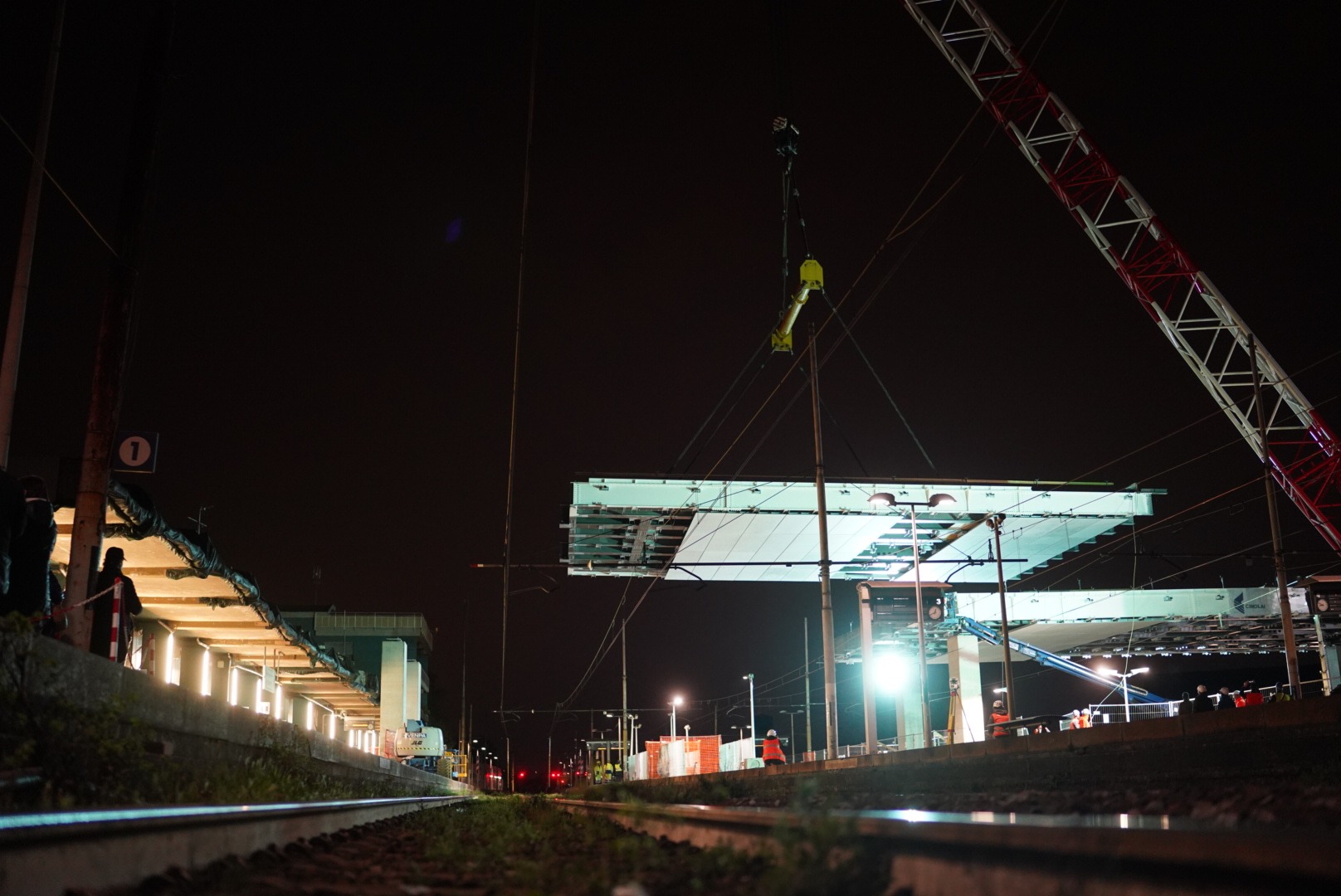 immagine di galleria 'Stazione a ponte e piazza I° Maggio'