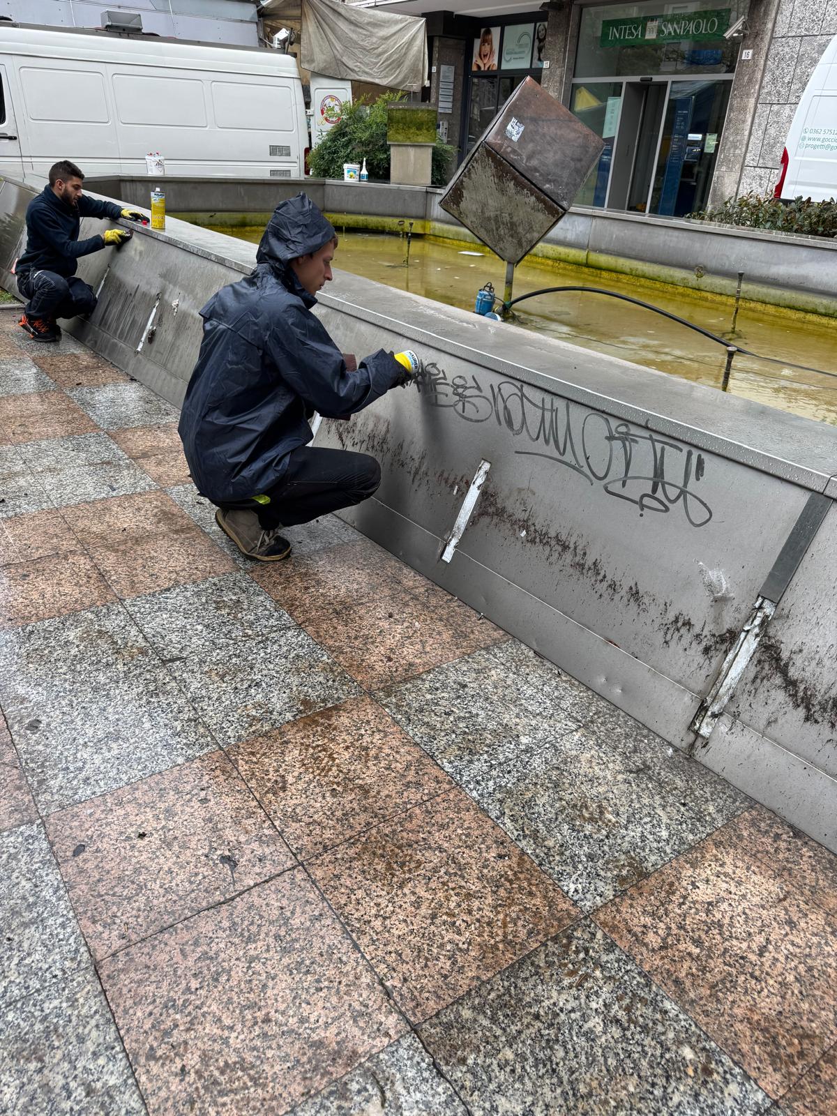 immagine di galleria '“Fontana Cubo” di piazza IV Novembre: il cantiere'