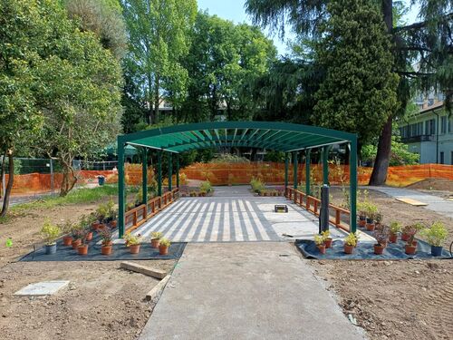 immagine di galleria 'Continua la riqualificazione del giardino di villa Mylius -seconda parte'