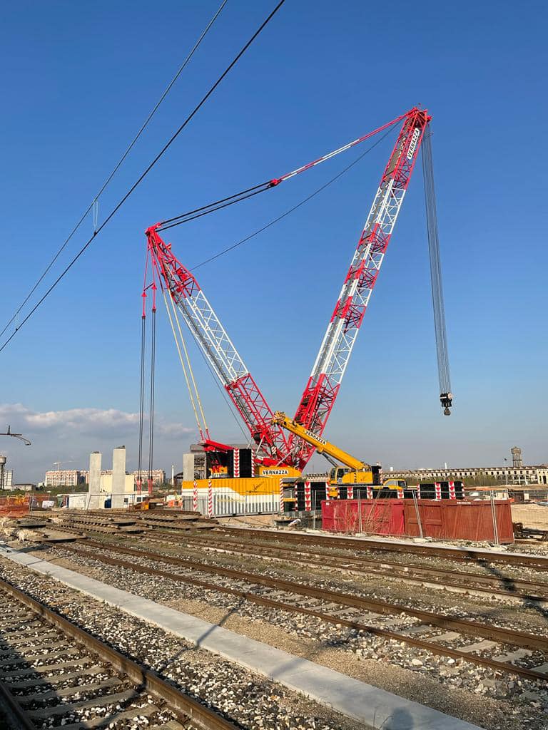 immagine di galleria 'Stazione a ponte e piazza I° Maggio'