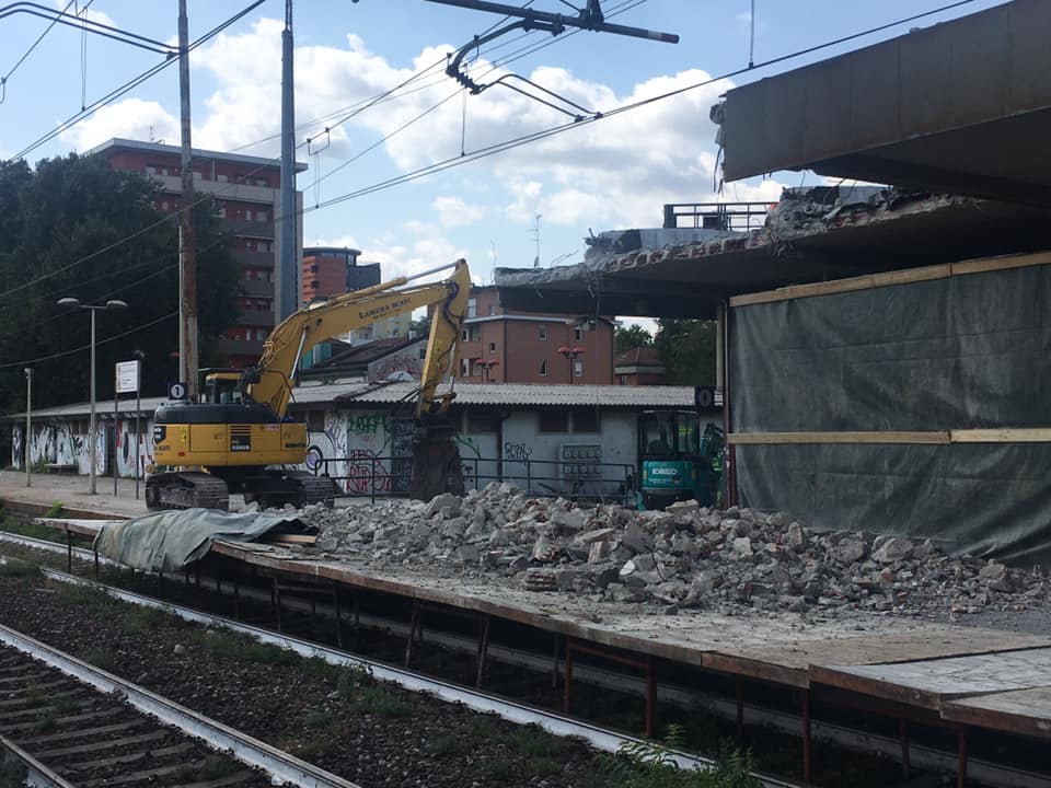 immagine di galleria 'Stazione a ponte e piazza I° Maggio'
