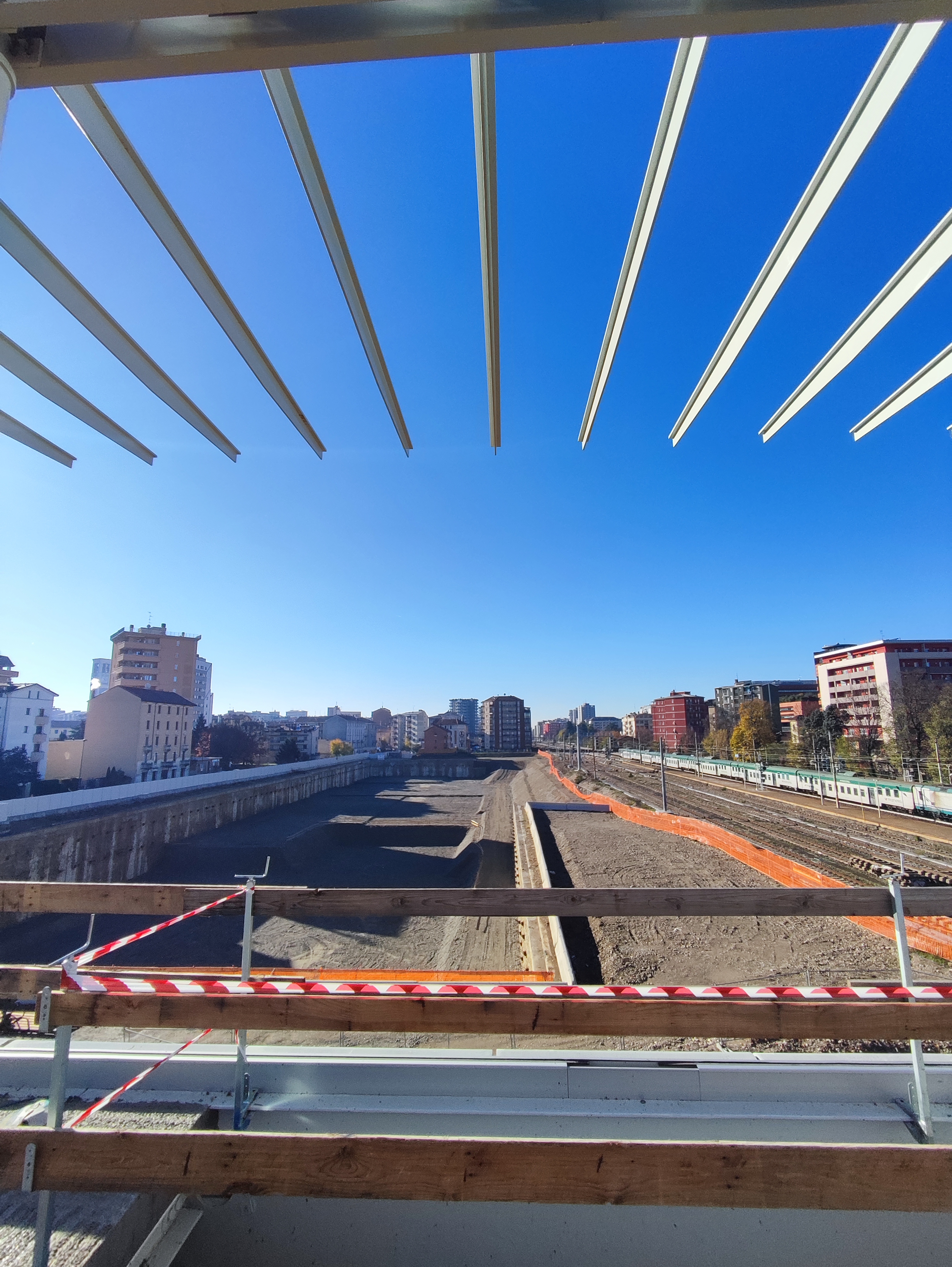 immagine di galleria 'Stazione a ponte e piazza I° Maggio'