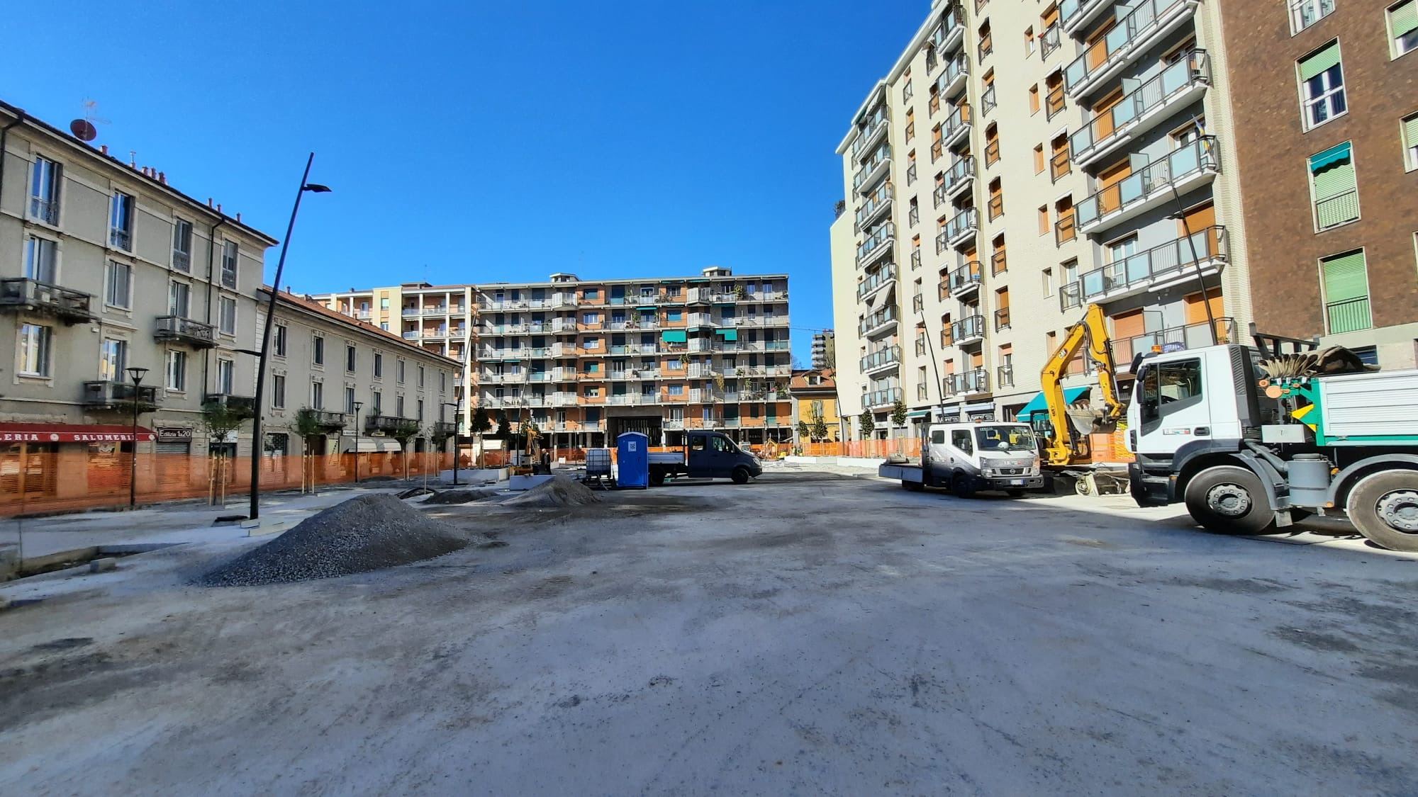 immagine di galleria 'Restyling di piazza Petazzi'