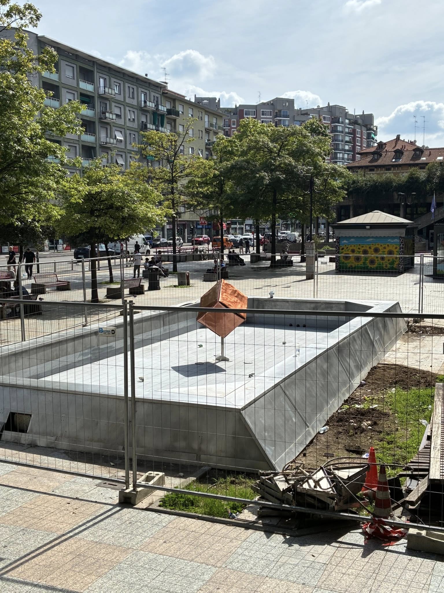 immagine di galleria '“Fontana Cubo” di piazza IV Novembre: il cantiere'