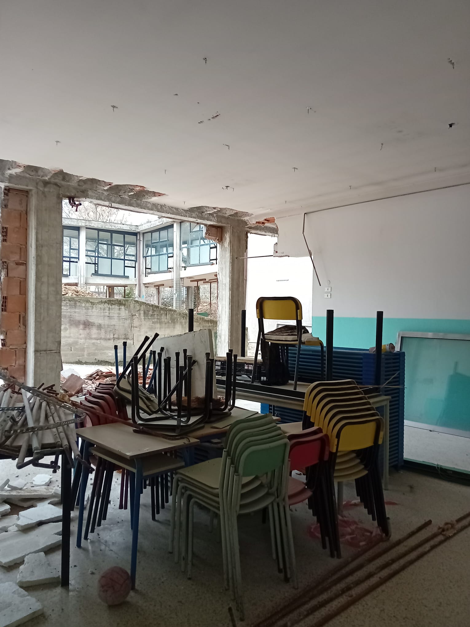 immagine di galleria 'La riqualificazione della scuola Marzabotto'