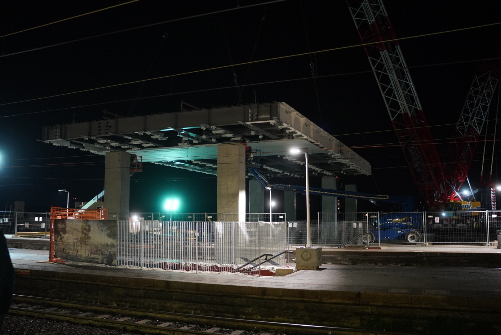 immagine di galleria 'Stazione a ponte e piazza I° Maggio'
