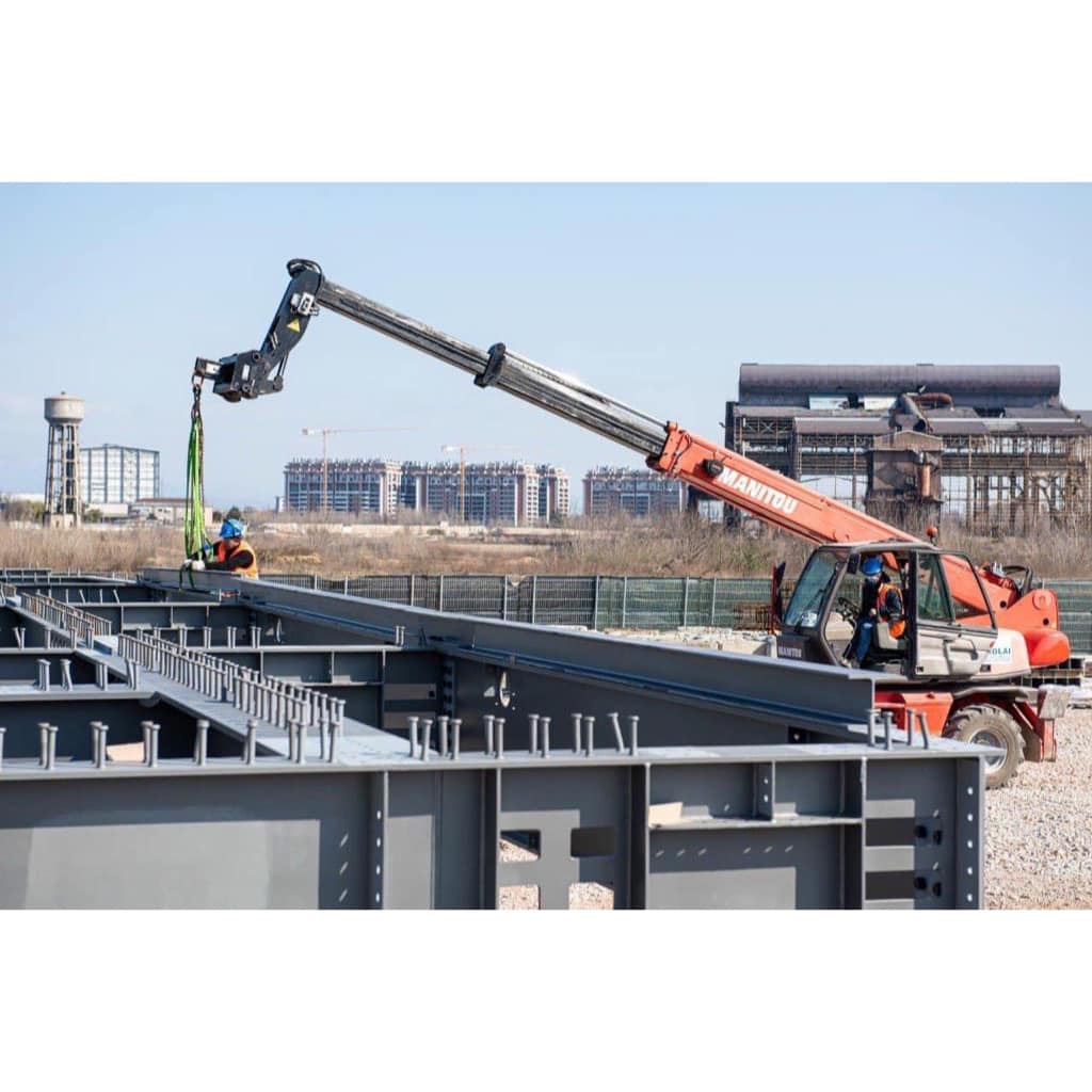 immagine di galleria 'Stazione a ponte e piazza I° Maggio'