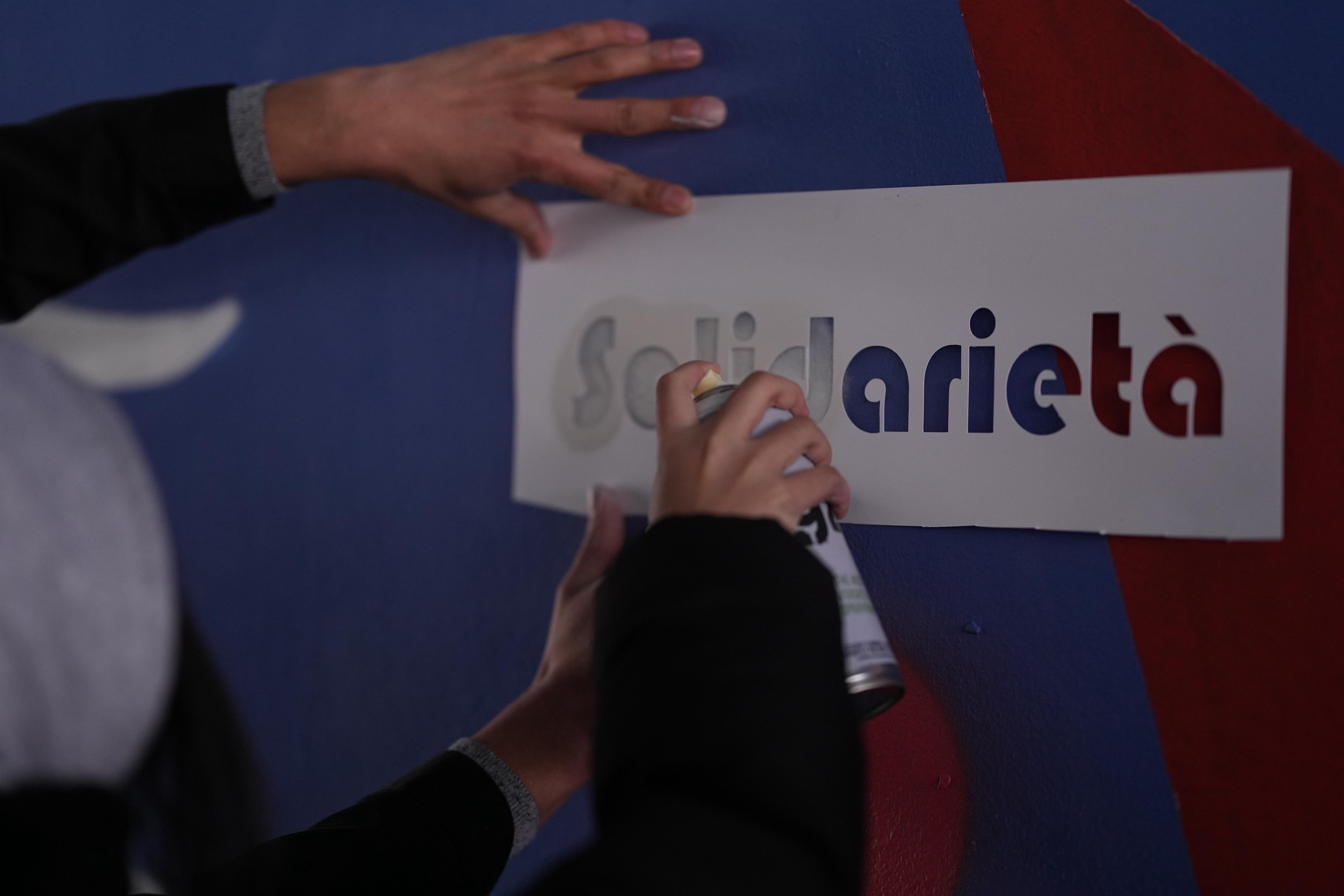 immagine di galleria 'Siamo energia! Il murales nel sottopasso Garibaldi'