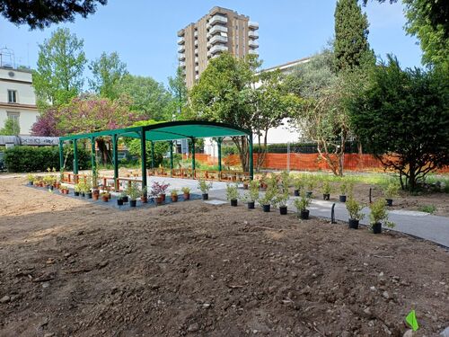 immagine di galleria 'Continua la riqualificazione del giardino di villa Mylius -seconda parte'