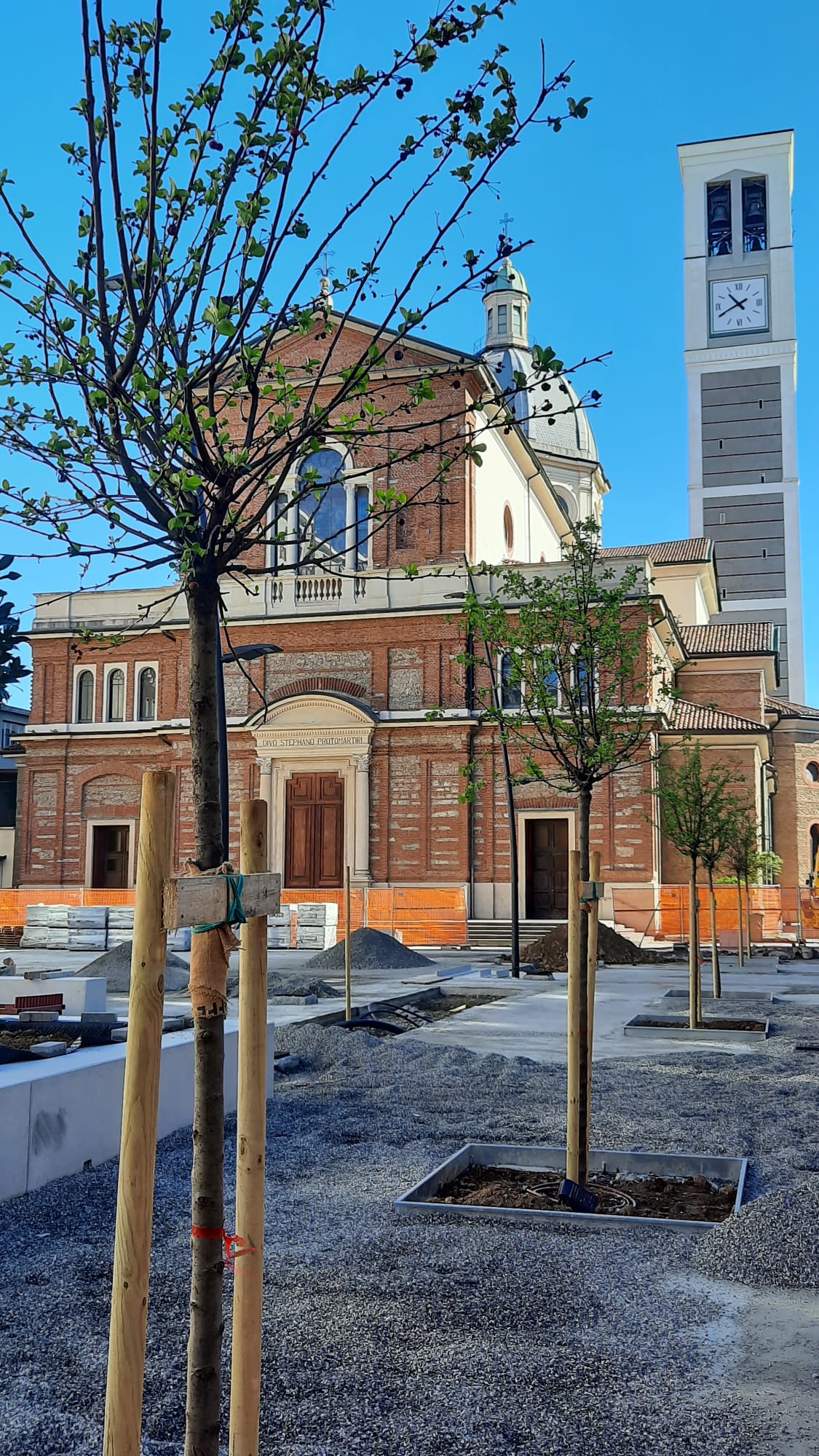 immagine di galleria 'Restyling di piazza Petazzi'