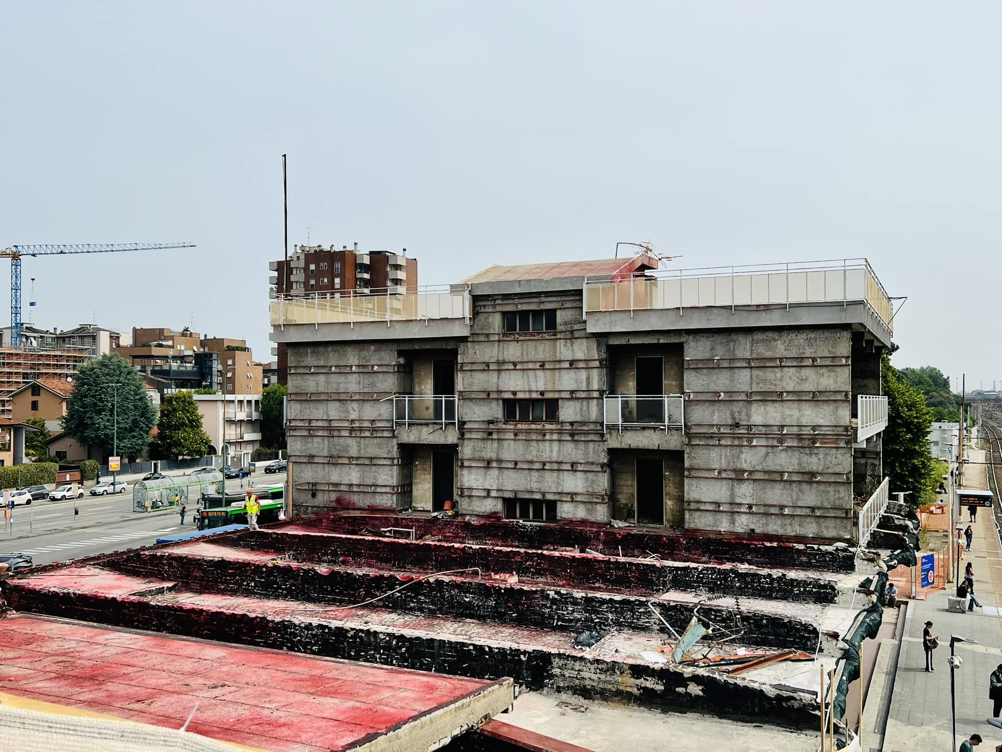 immagine di galleria 'Stazione a ponte e piazza I° Maggio'