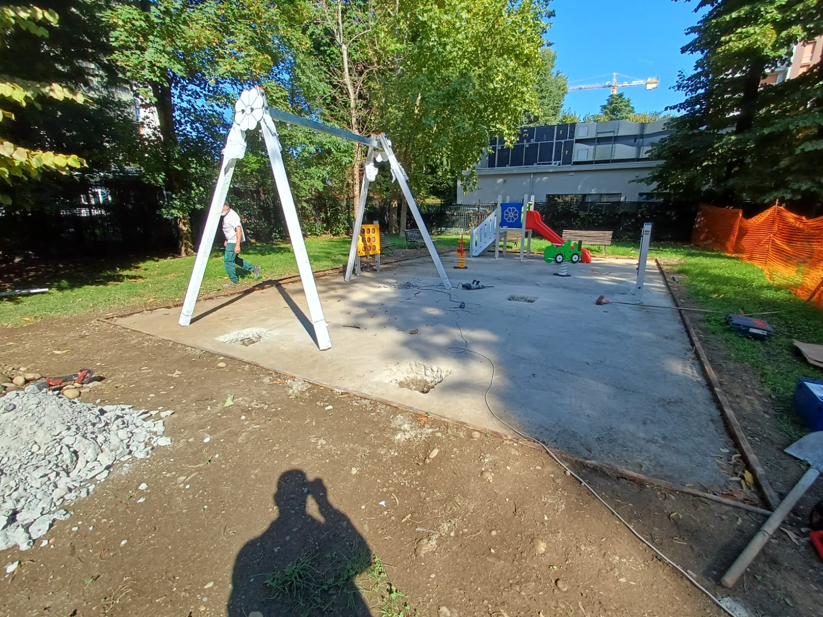 immagine di galleria 'Area giochi inclusiva al giardino Magenta'