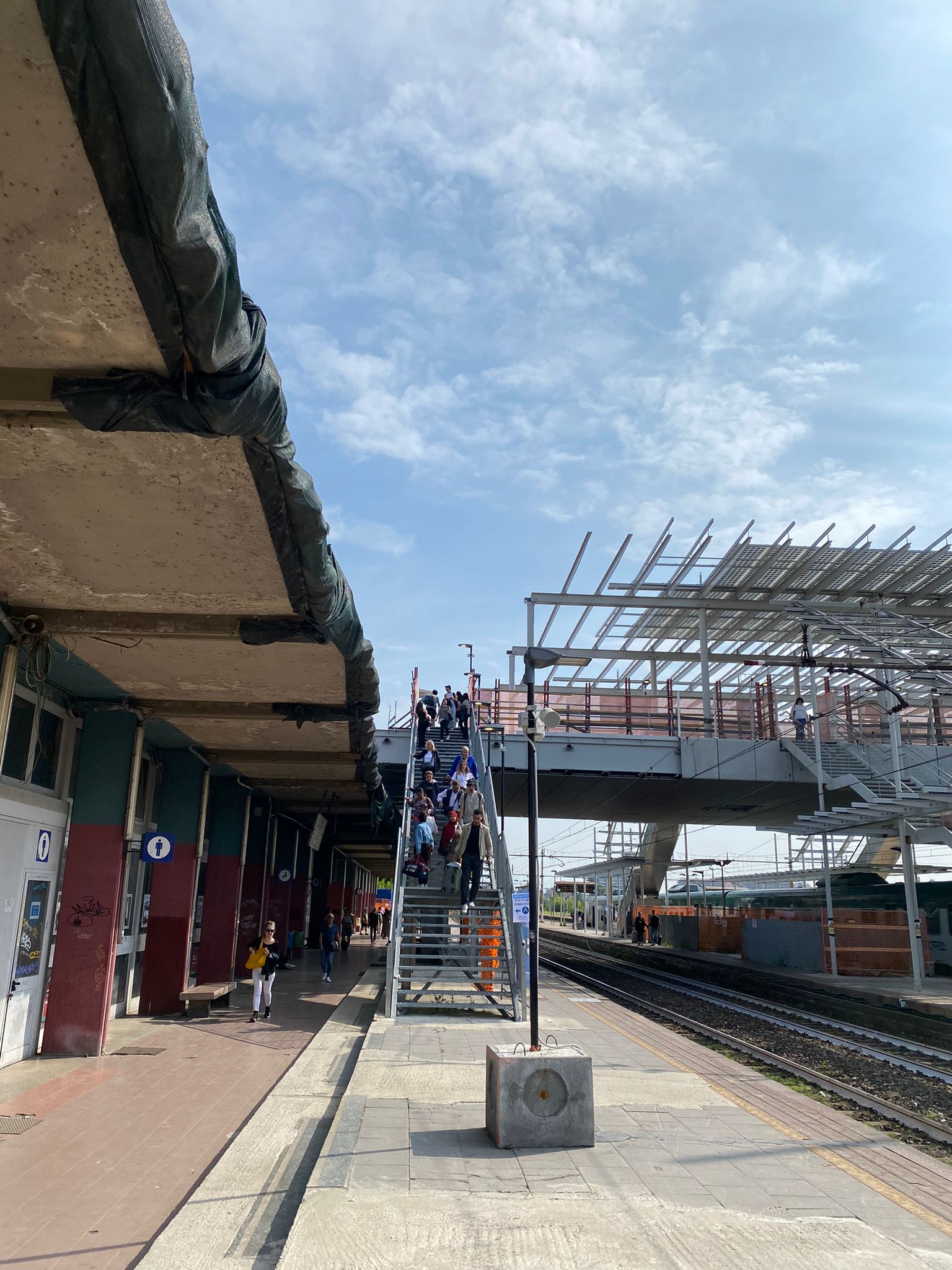 immagine di galleria 'Stazione a ponte e piazza I° Maggio'