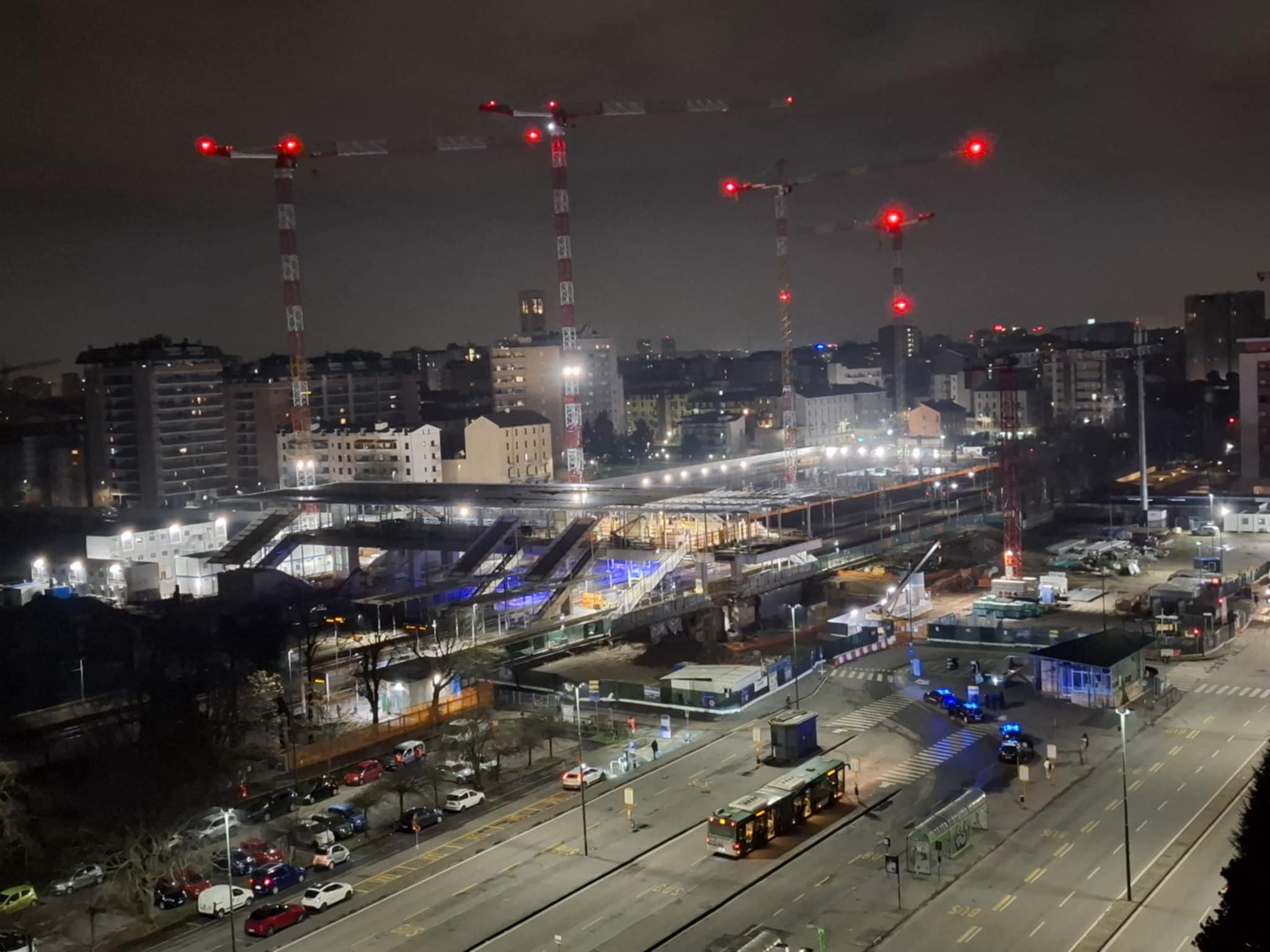 immagine di galleria 'Stazione a ponte e piazza I° Maggio'