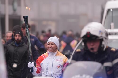 immagine di galleria 'La Fiamma Olimpica accende Sesto!'