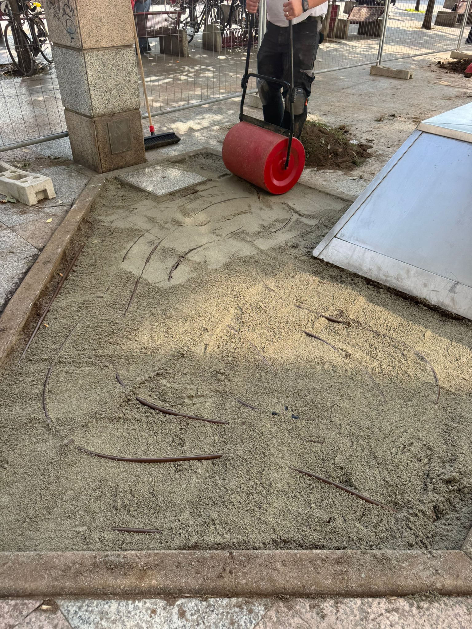 immagine di galleria '“Fontana Cubo” di piazza IV Novembre: il cantiere'