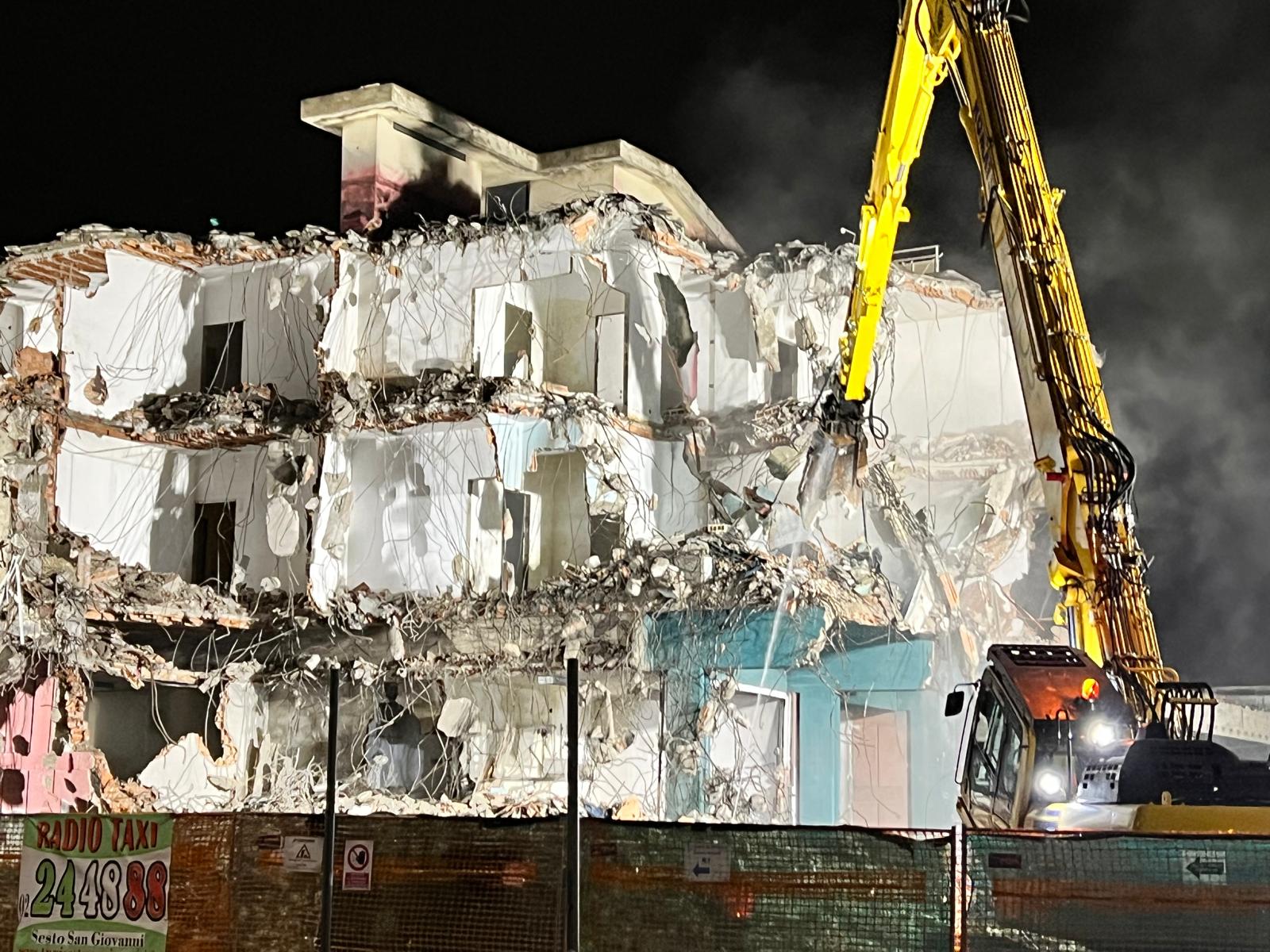 immagine di galleria 'Stazione a ponte e piazza I° Maggio'