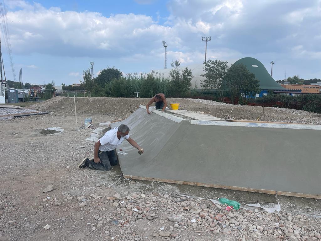 immagine di galleria 'Sixth plaza: le foto del cantiere dello skatepark nel Parco di Cascina Gatti'