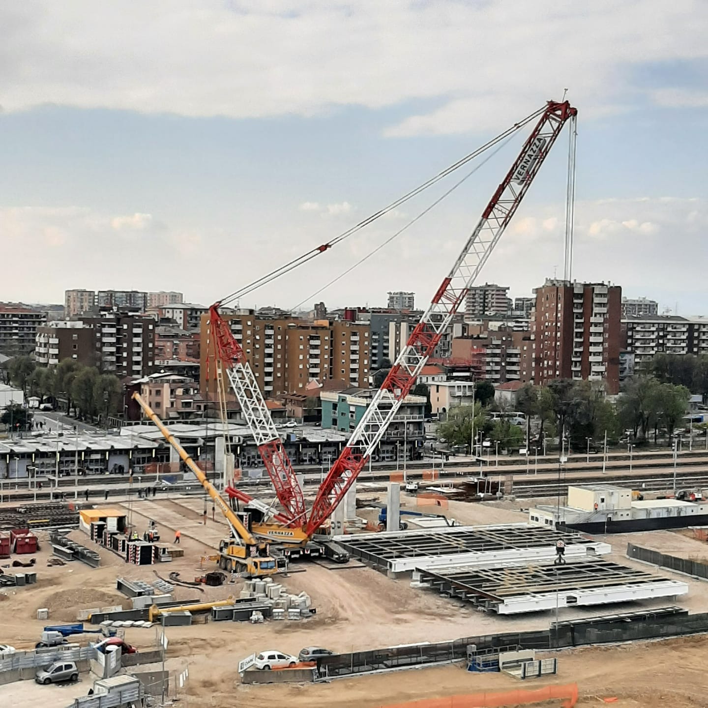 immagine di galleria 'Stazione a ponte e piazza I° Maggio'