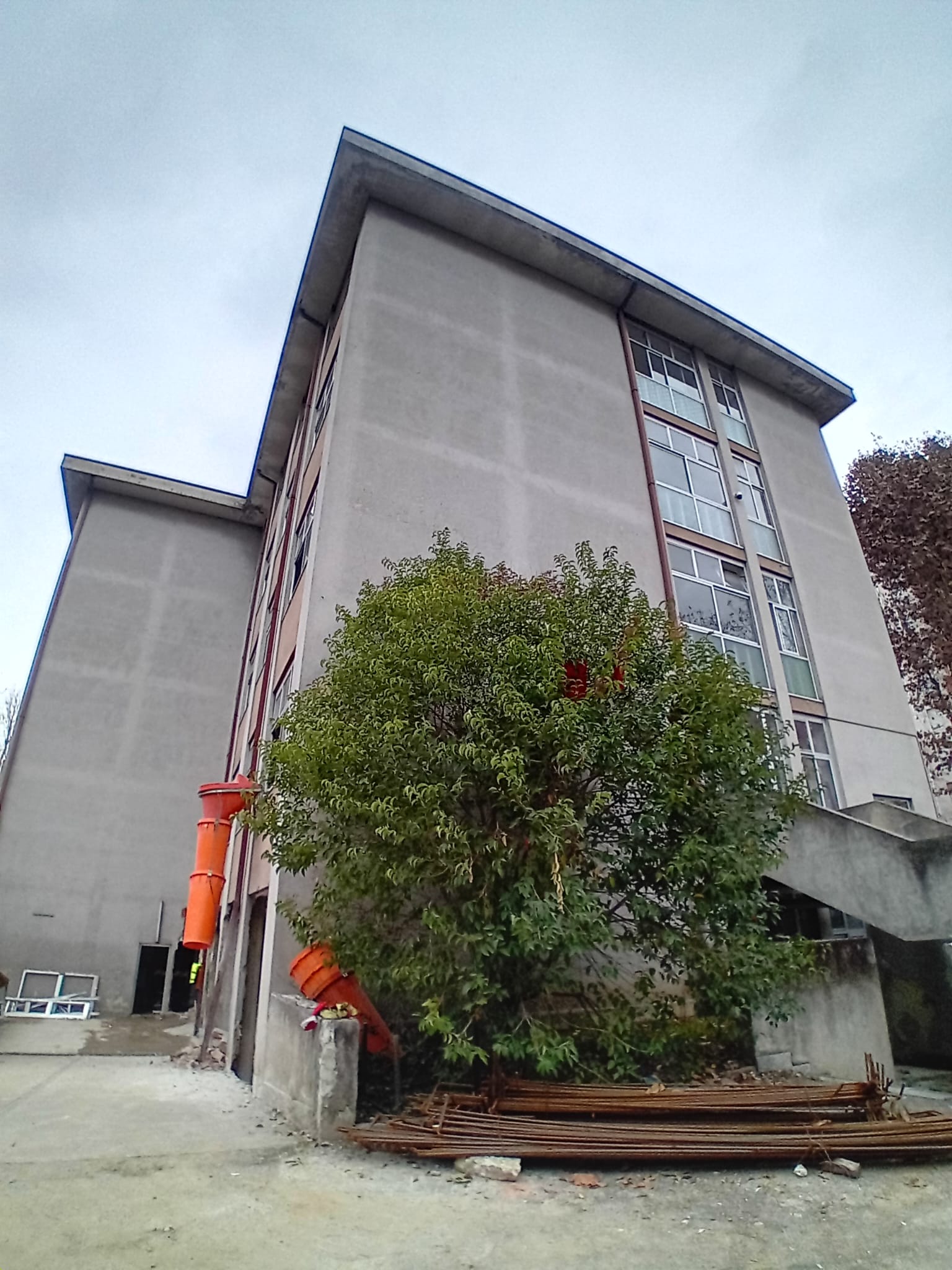 immagine di galleria 'La riqualificazione della scuola Marzabotto'